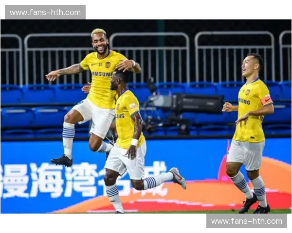 绿茵巅峰之战：江苏苏宁的蓝色传奇与梅州客家的南派风骨